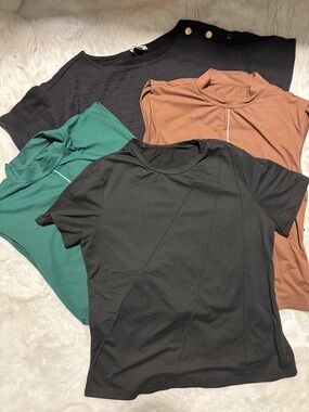 Women's Black Short-Sleeve Crew Neck Top